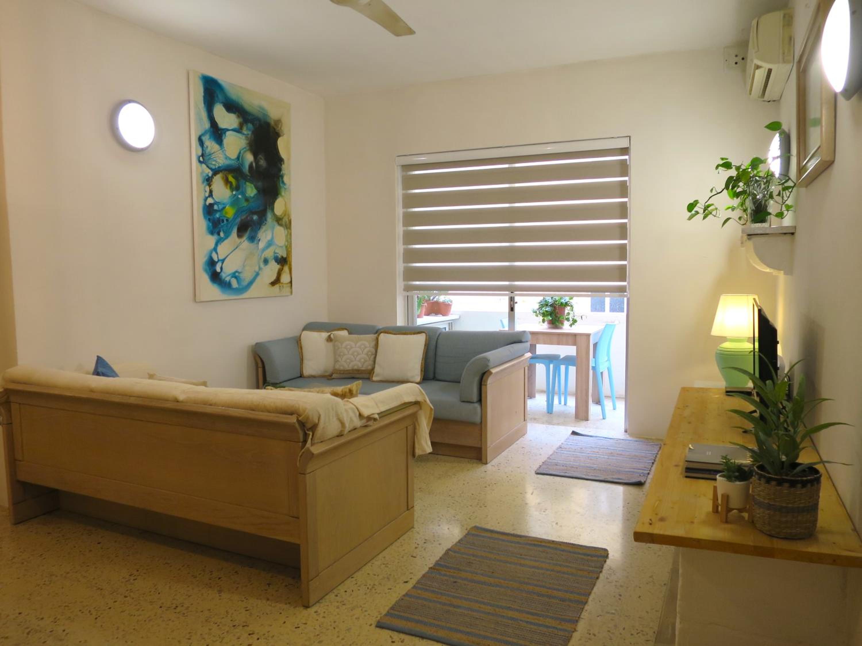 Welcome Families & Groups Close to beach 3 bedroom Apt view 5