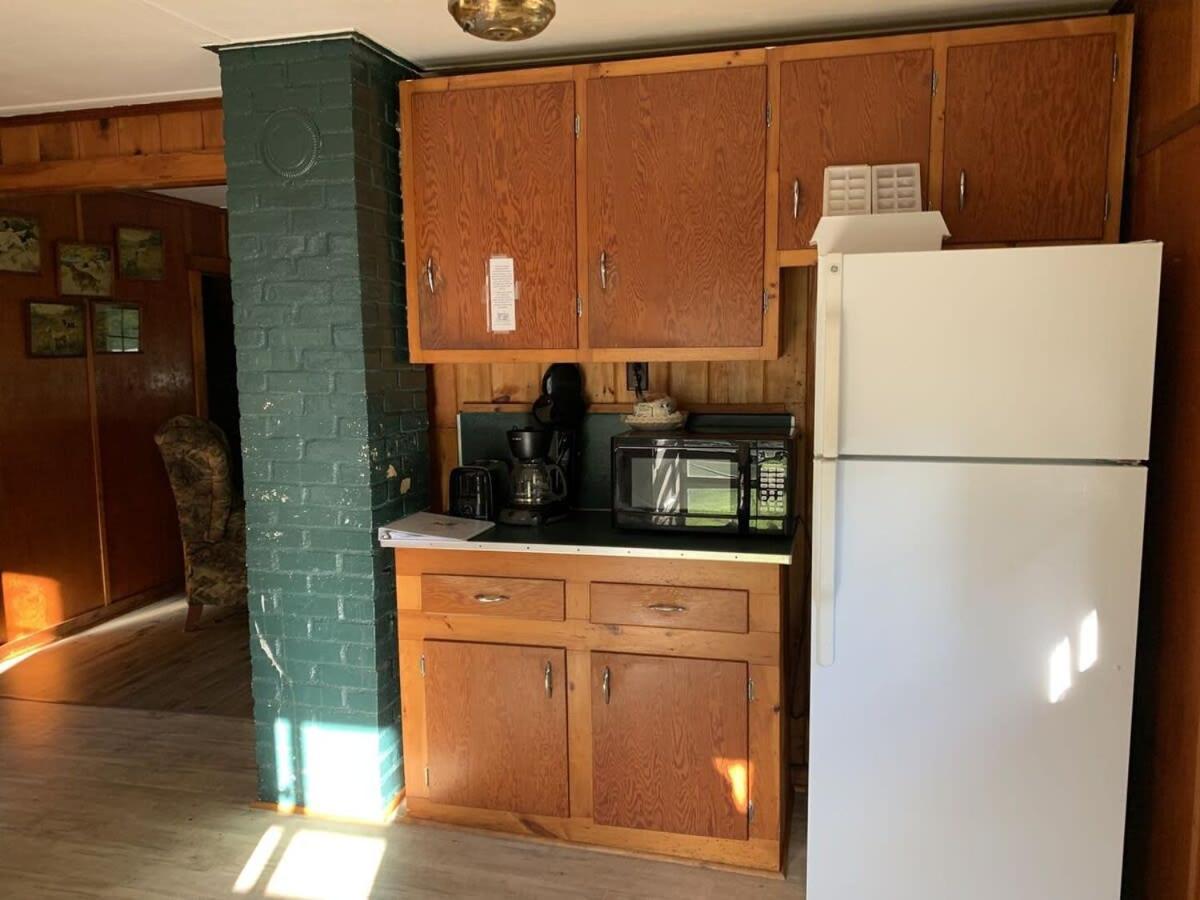 Gresham Shores - Smiling Moose - PET FRIENDLY