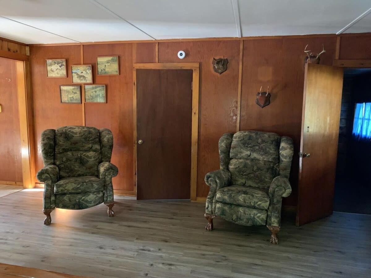 Gresham Shores - Smiling Moose - PET FRIENDLY
