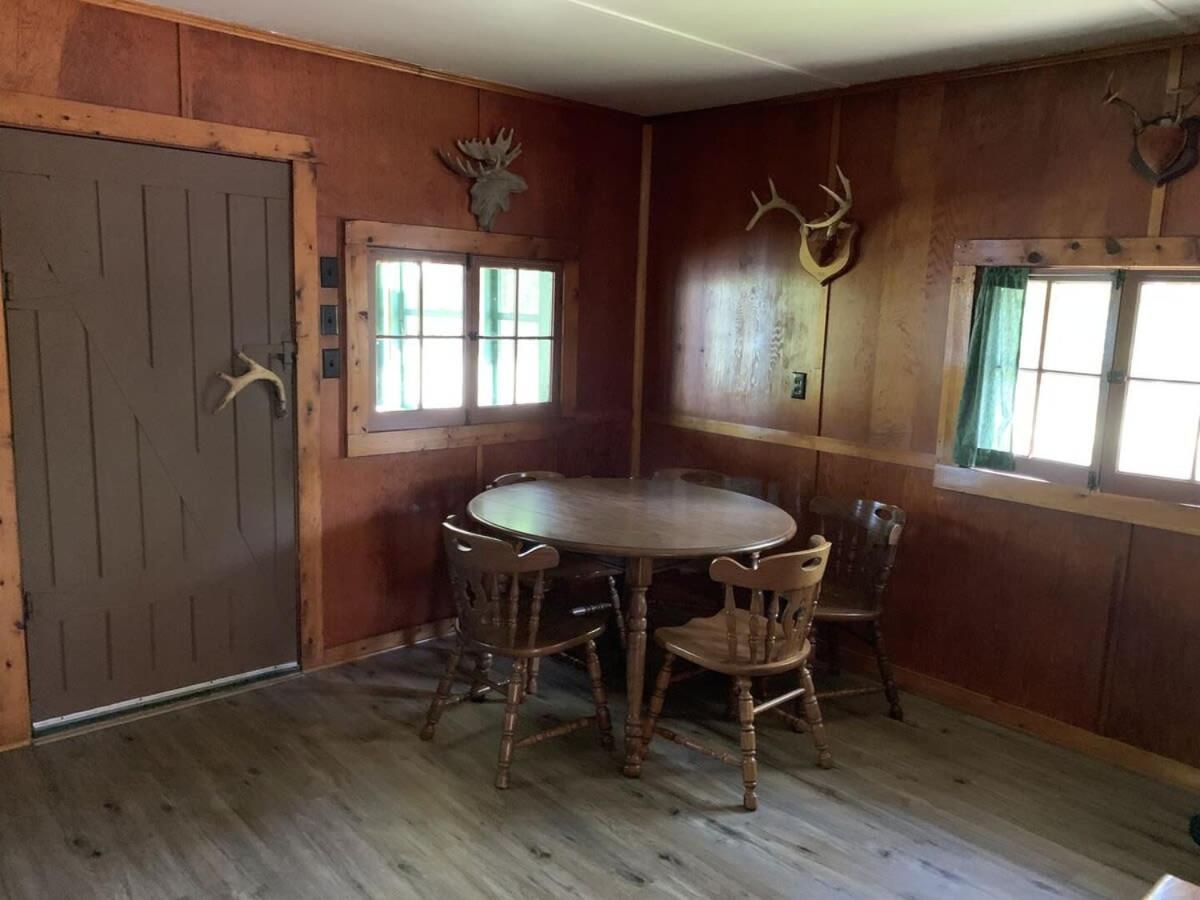 Gresham Shores - Smiling Moose - PET FRIENDLY