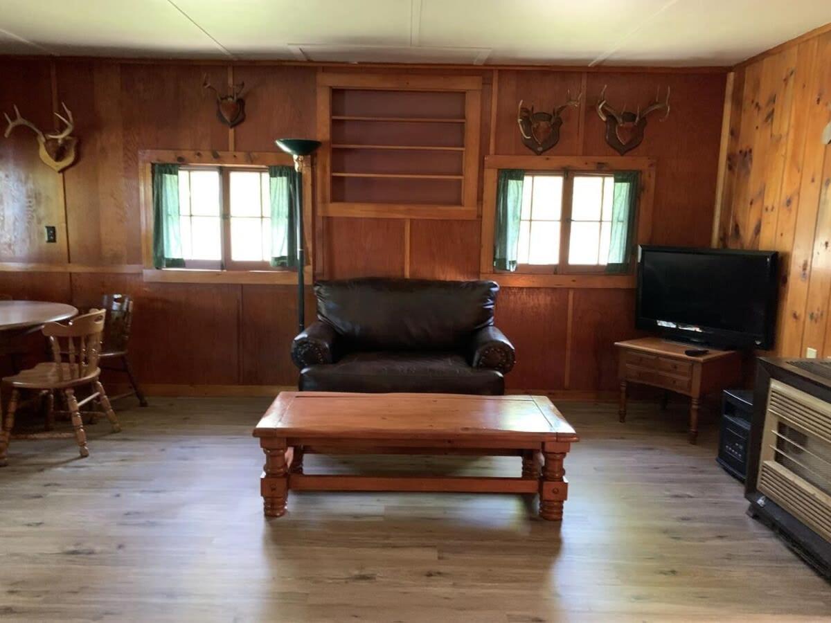 Gresham Shores - Smiling Moose - PET FRIENDLY