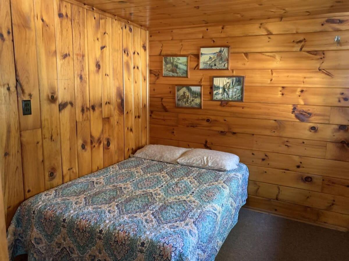 Gresham Shores - Smiling Moose - PET FRIENDLY