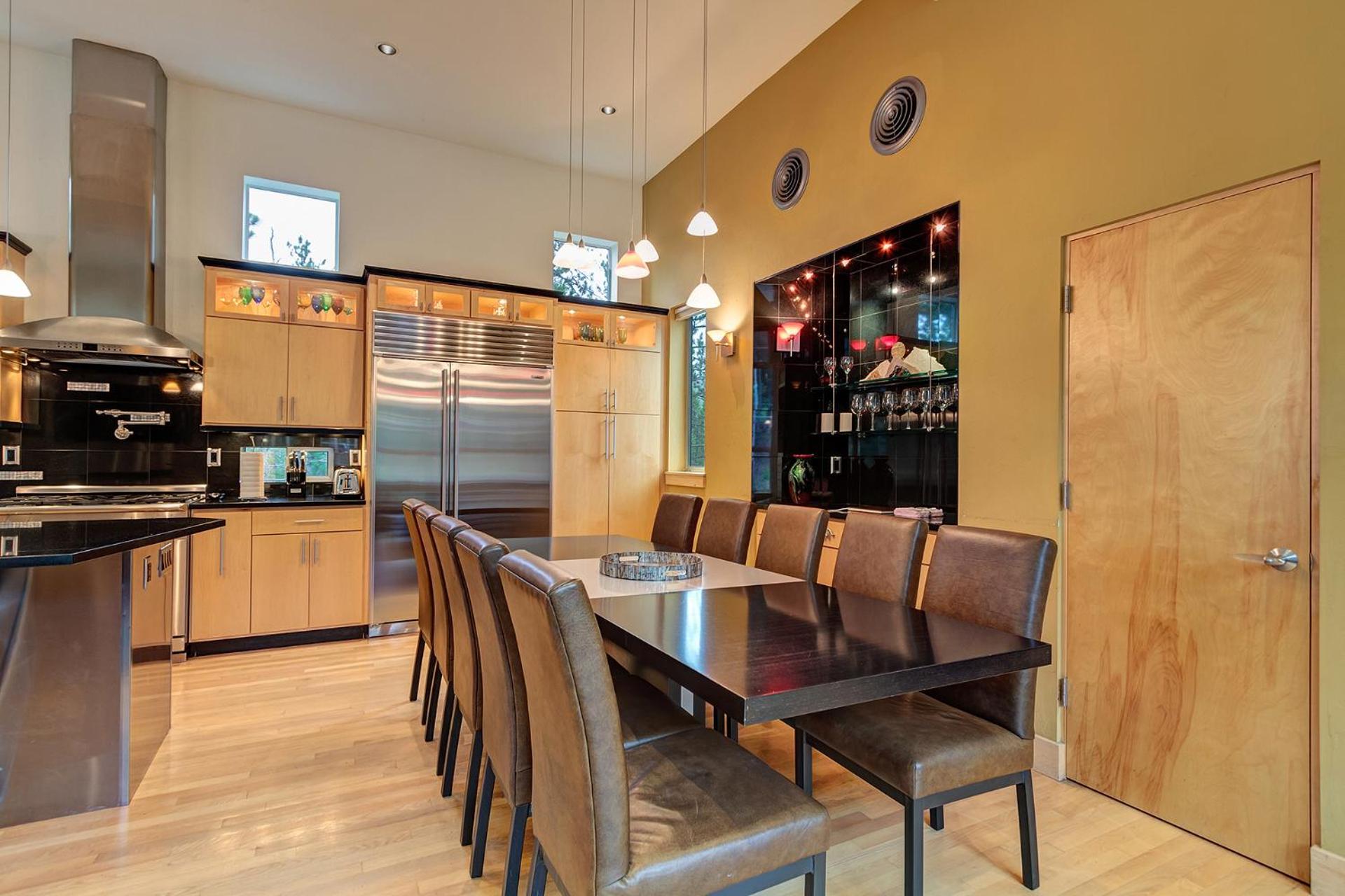 Moonstone Modern by Great Western Lodging view 2