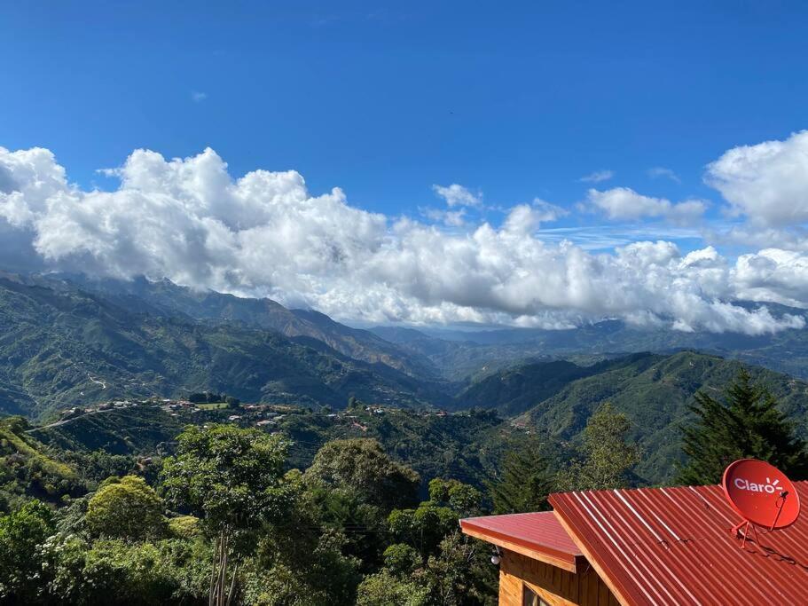 Cabaña Peacock – CUTE cabin with an AMAZING view!