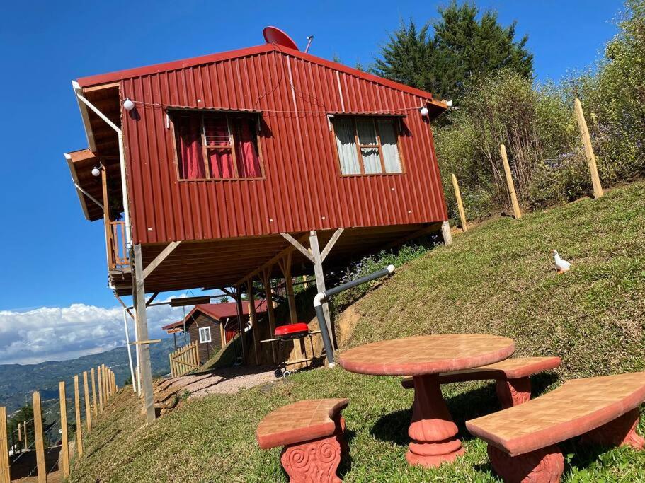 Cabaña Peacock – CUTE cabin with an AMAZING view!