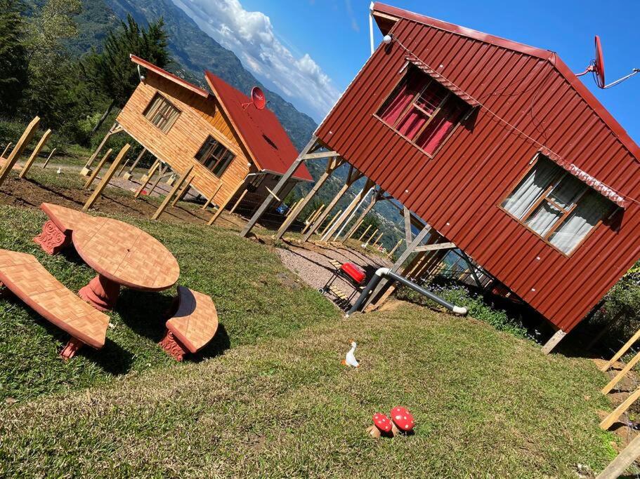 Cabaña Peacock – CUTE cabin with an AMAZING view!
