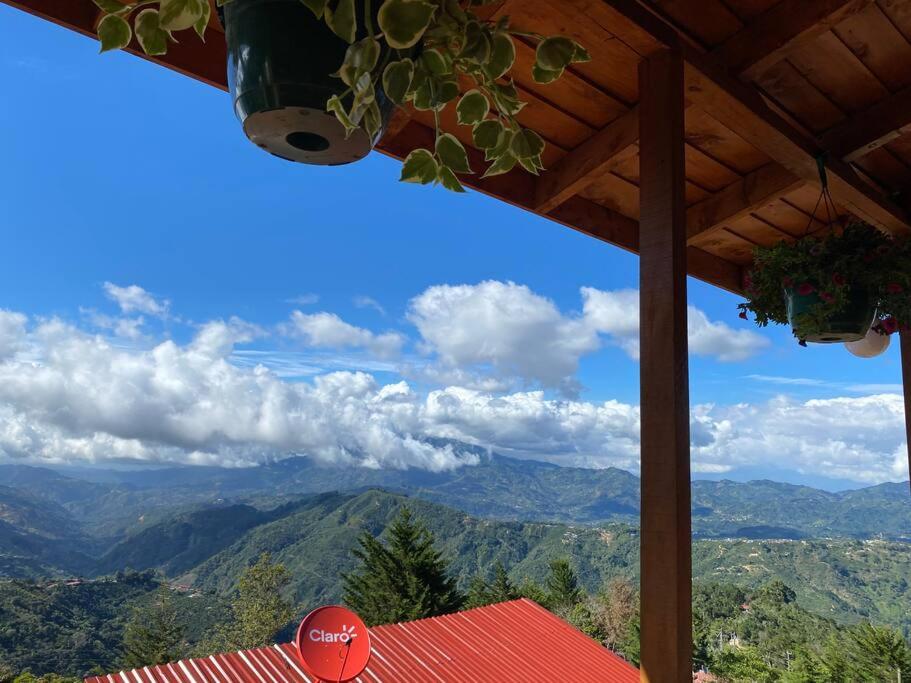 Cabaña Peacock – CUTE cabin with an AMAZING view!