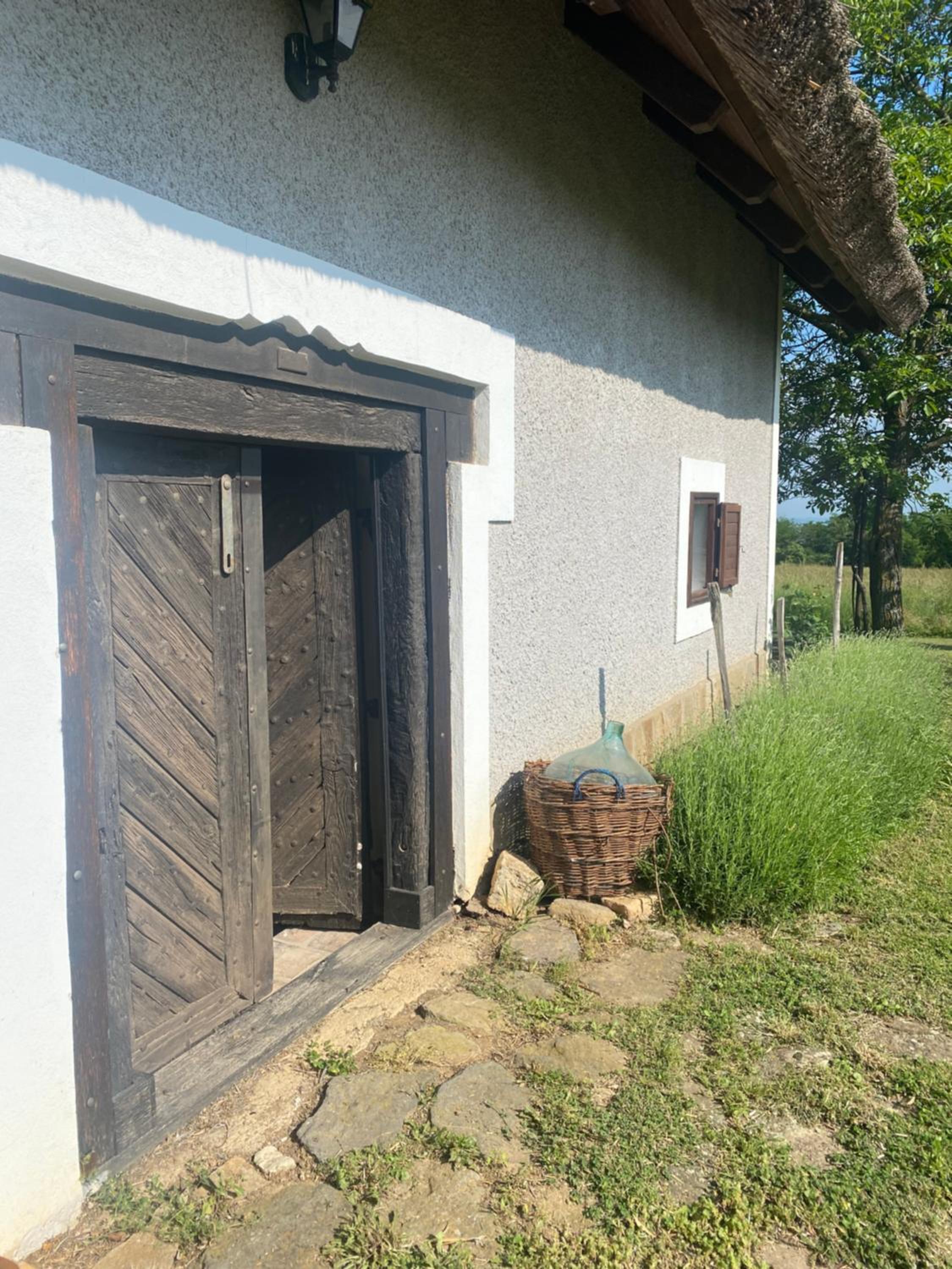 Nyuszifülház Ferienhaus im Weinberg mit Pool