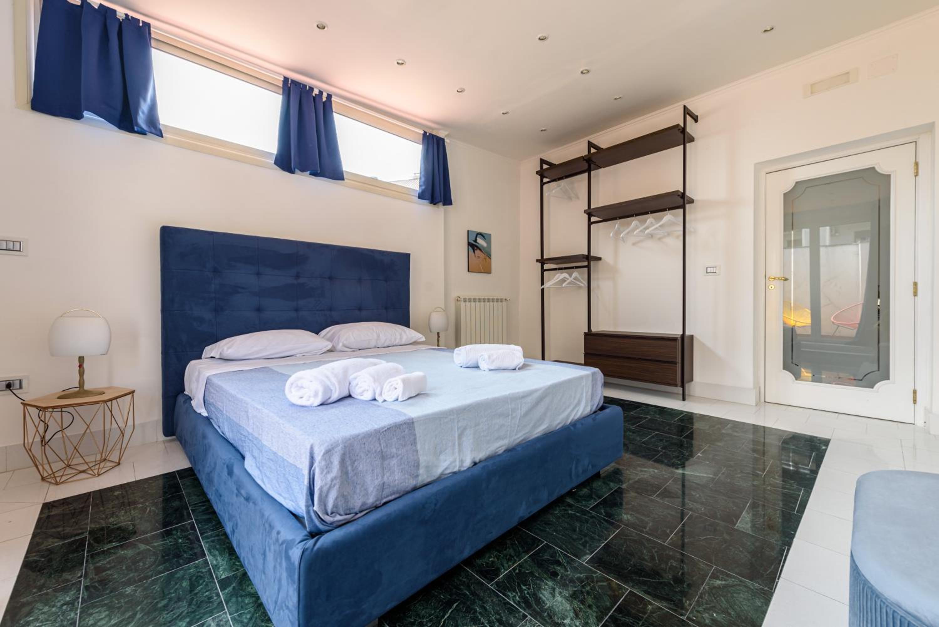 Amazing and central penthouse with terraces in the heart of Napoli