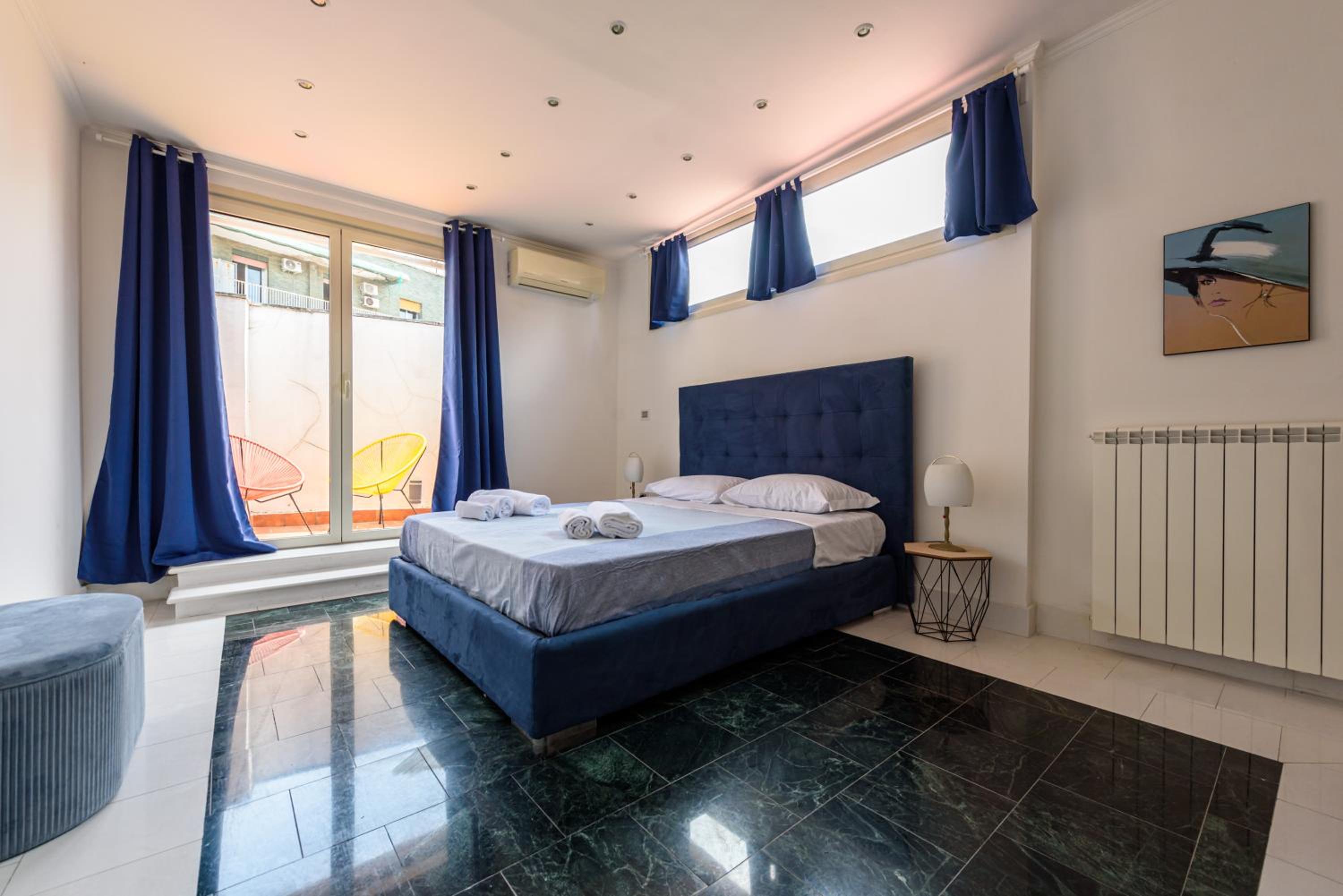 Amazing and central penthouse with terraces in the heart of Napoli