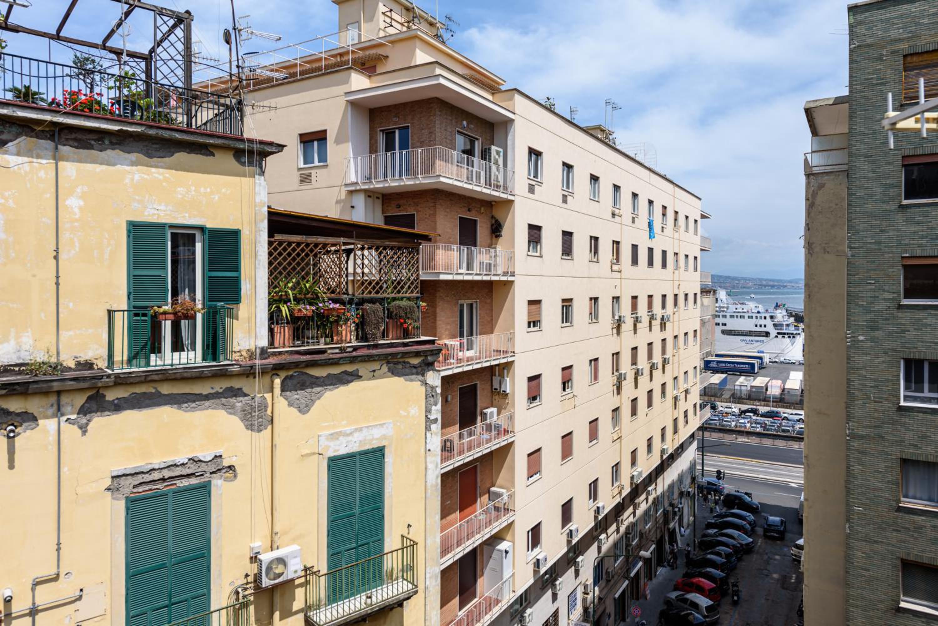 Amazing and central penthouse with terraces in the heart of Napoli