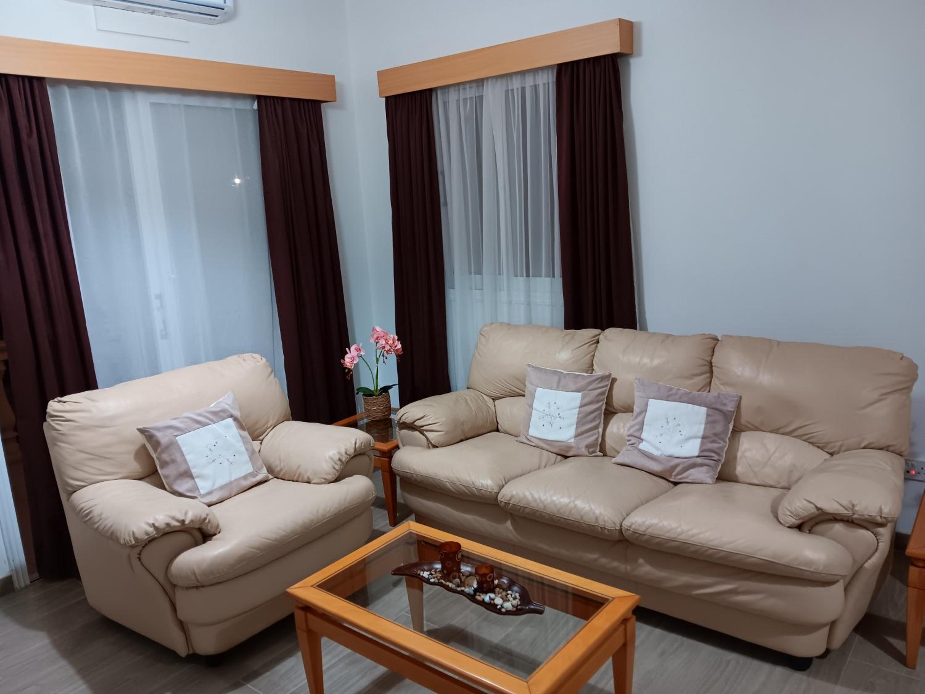 Pari's Holiday apartments-Paphos