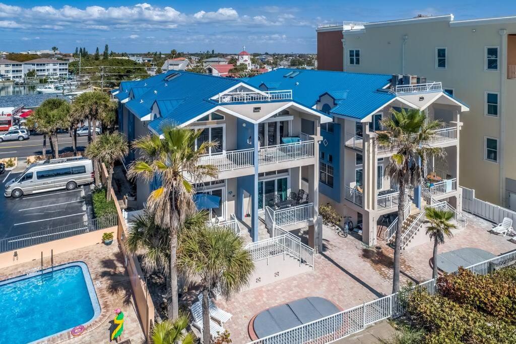 Sun-drenched Townhome on beautiful Madeira Beach! view 5