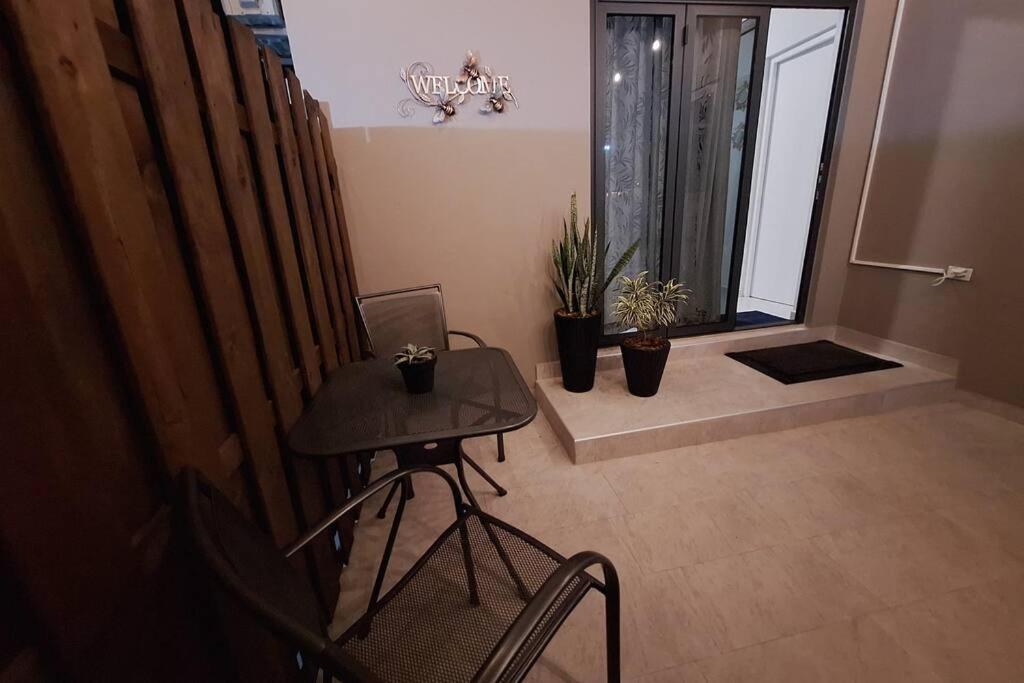 Felicity Apartment