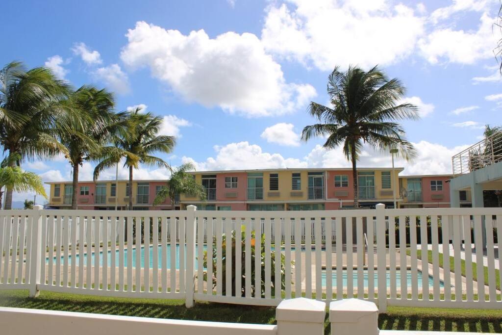 Gated paradise townhome/ airport view 4