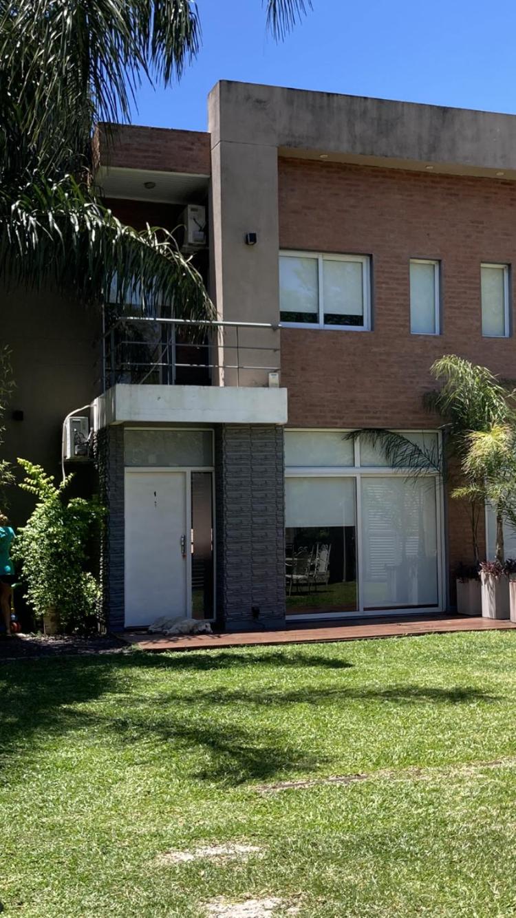 Casa frente al Río