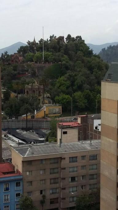 Vista a Cerro Santa Lucía con Aire Acondicionado