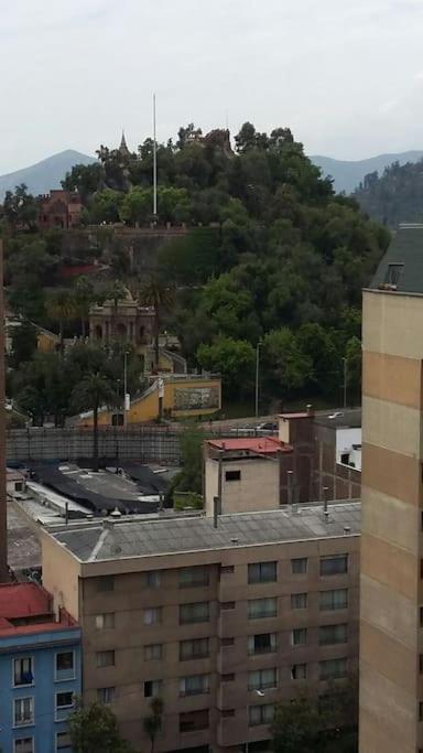 Vista a Cerro Santa Lucía con Aire Acondicionado