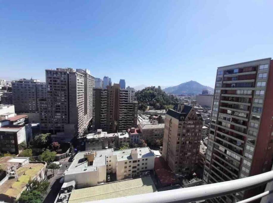 Vista a Cerro Santa Lucía con Aire Acondicionado