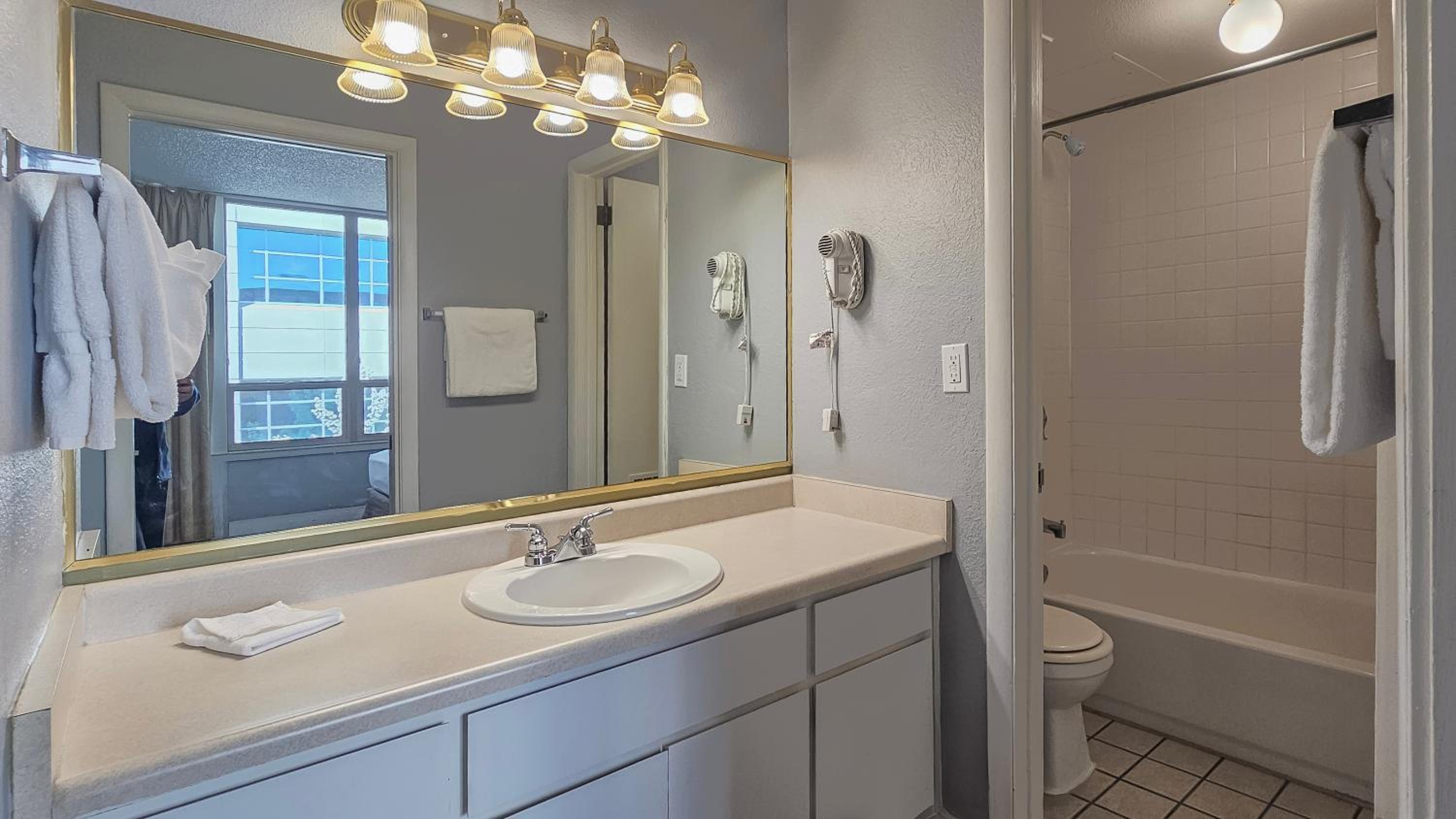 Reno Vacations - Legacy Vacation Resorts - Reno - Property Image 2
