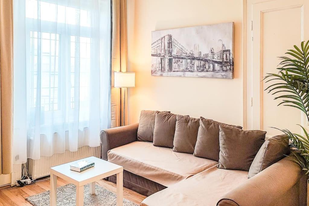 FilinHome Budapest Oktogon Suite view 4
