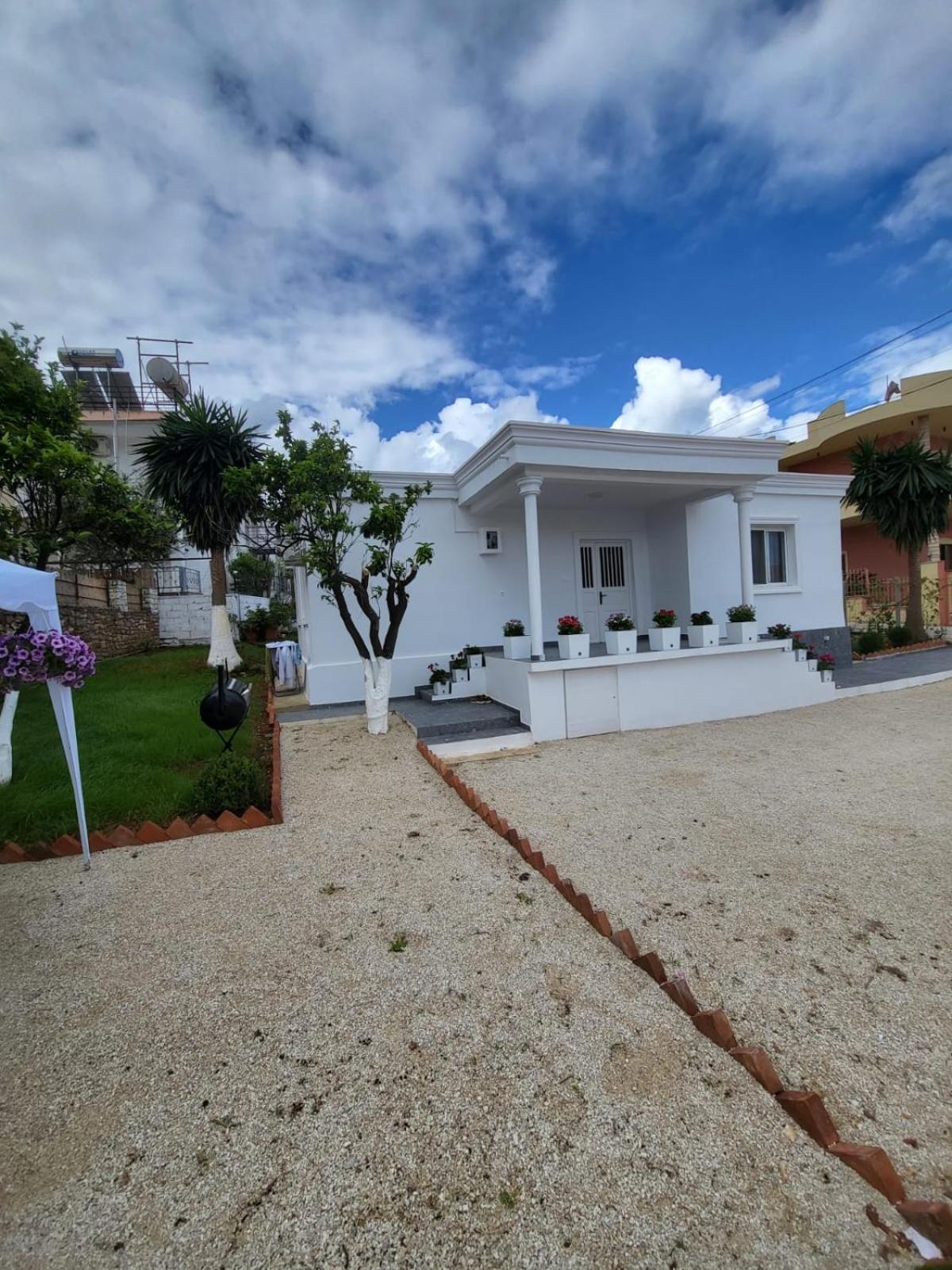 Vila Ademi Ksamil