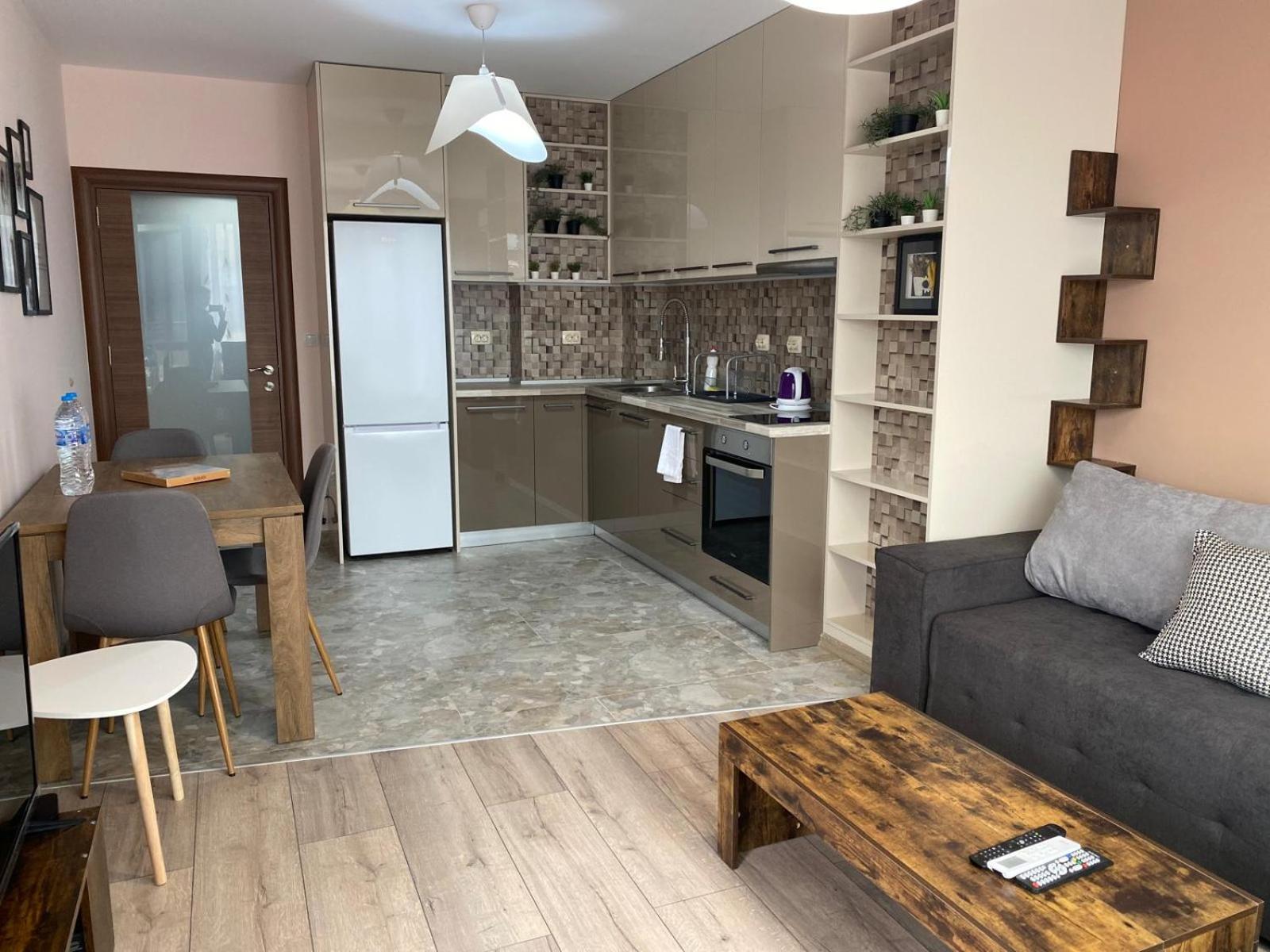 Stylish apartment near City, entire flat, 1 bedroom, 1 large bed in living room