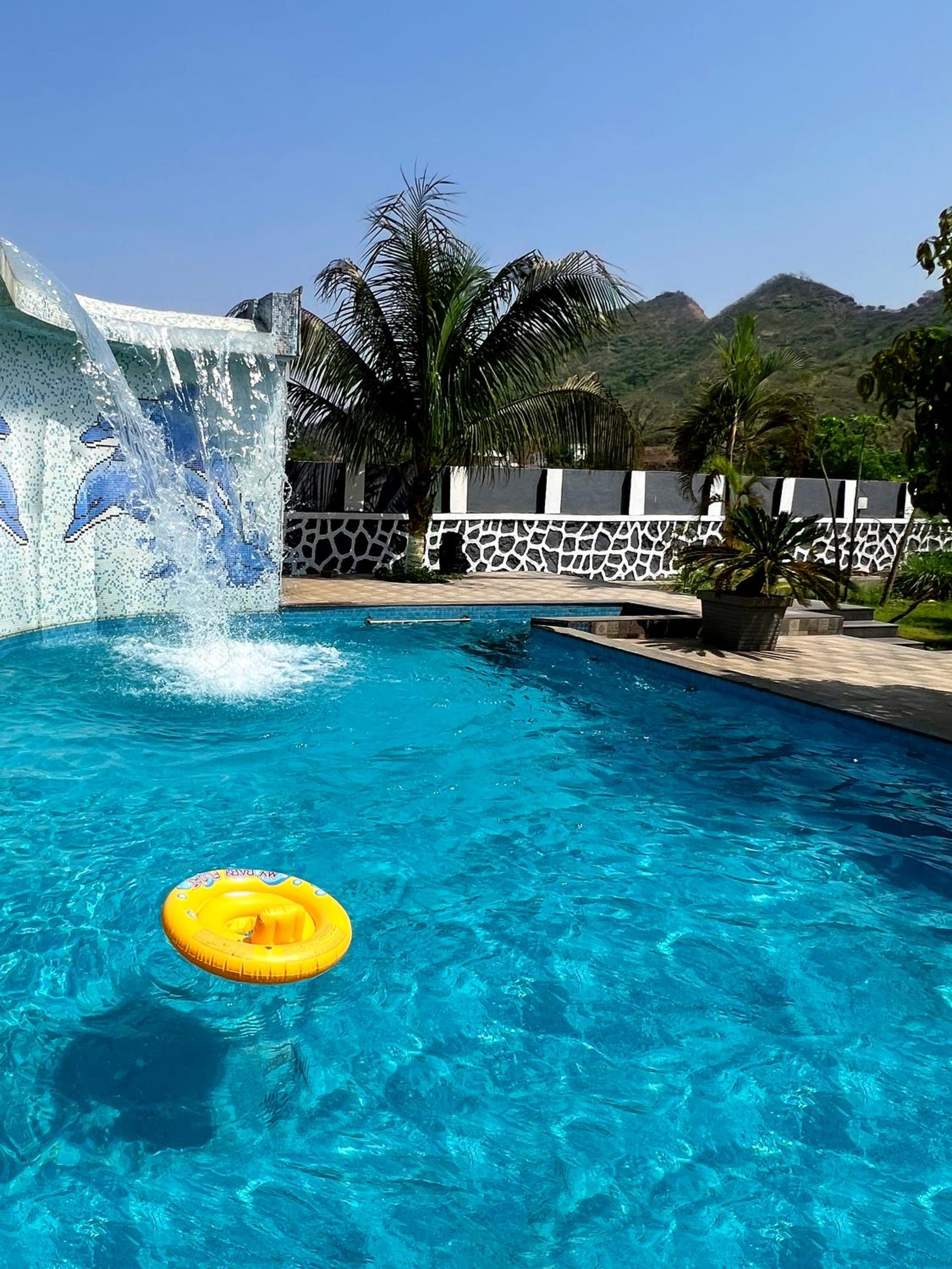 Zio Kailasa - a getaway amidst greenery, giant cascading pool, peaceful outdoors
