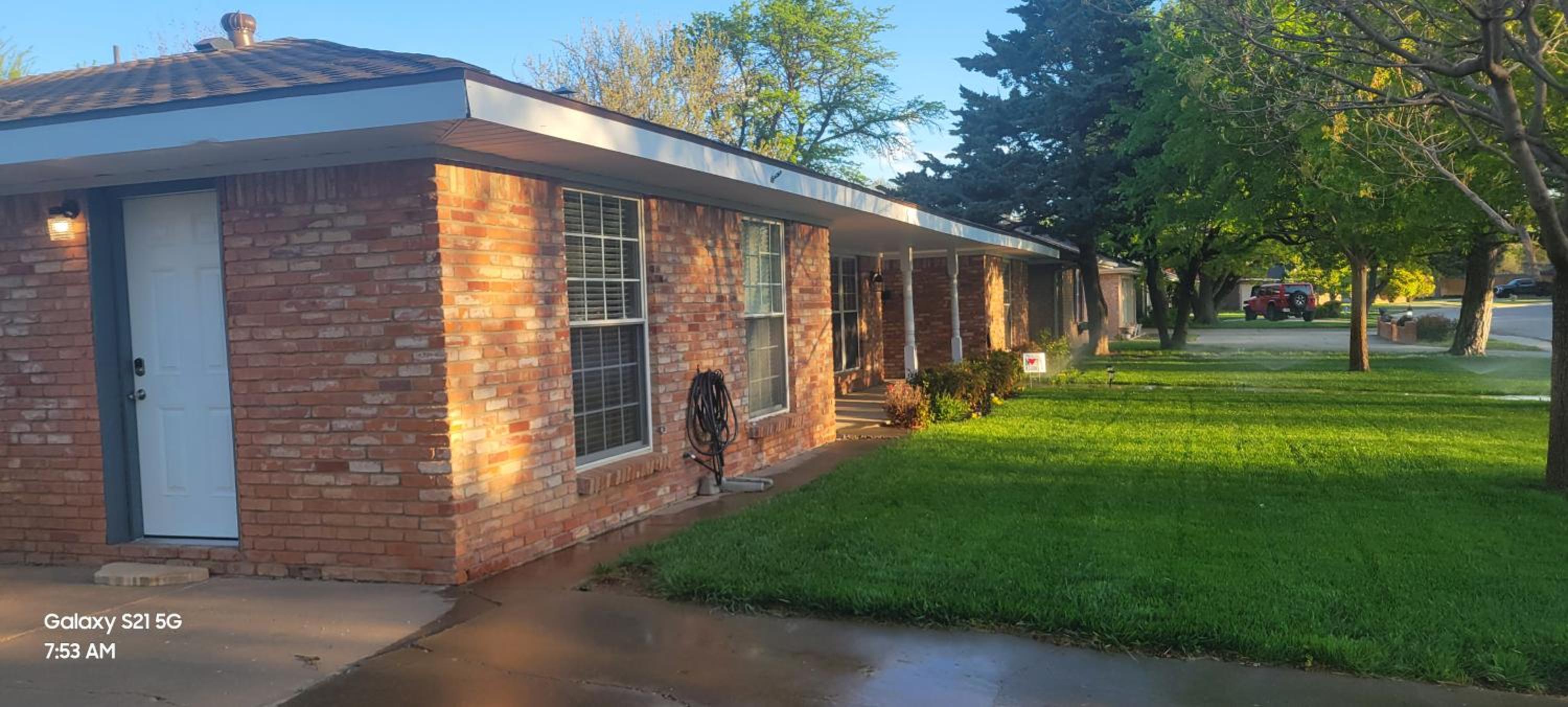 Hotel Charming Central Amarillo Retreat with a Jacuzzi - Image 1