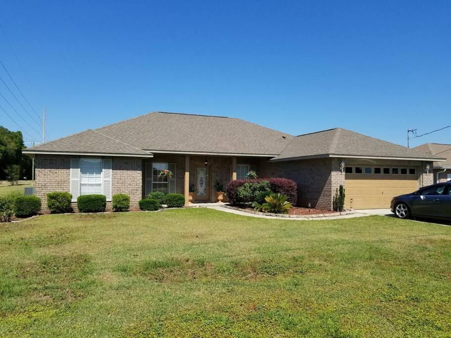 4 BR / 3 BA Centered in a Fisherman's Paradise