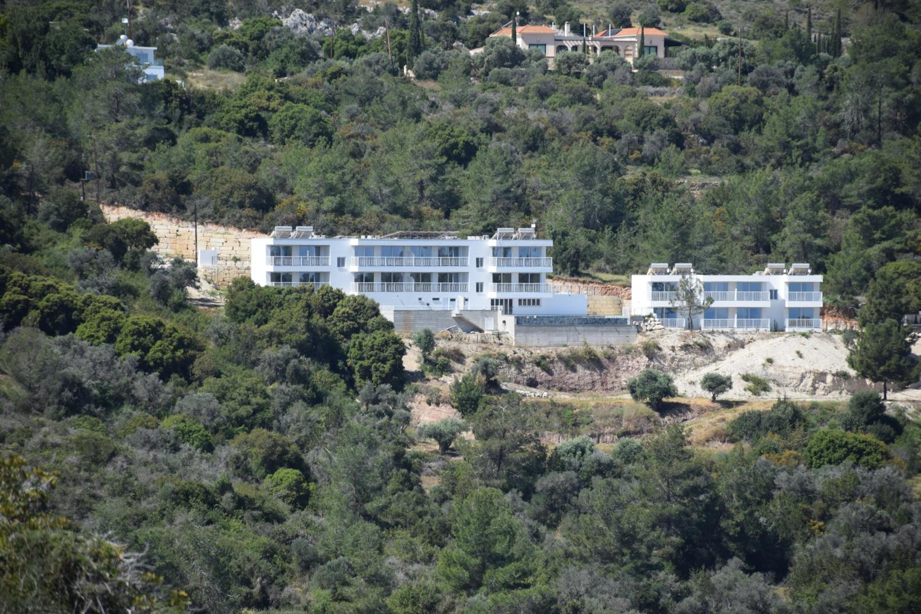 AKAMAS THRONE APARTMENTS