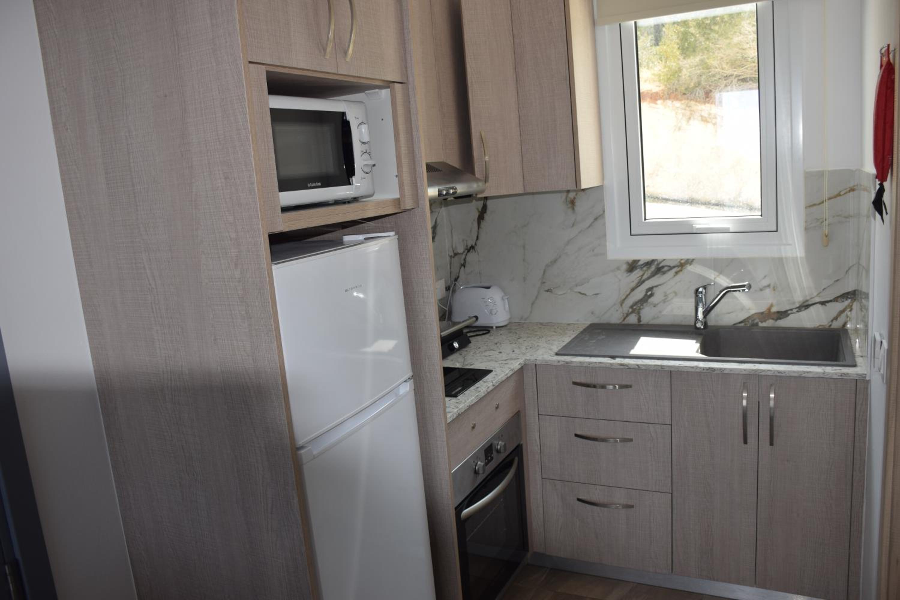 AKAMAS THRONE APARTMENTS