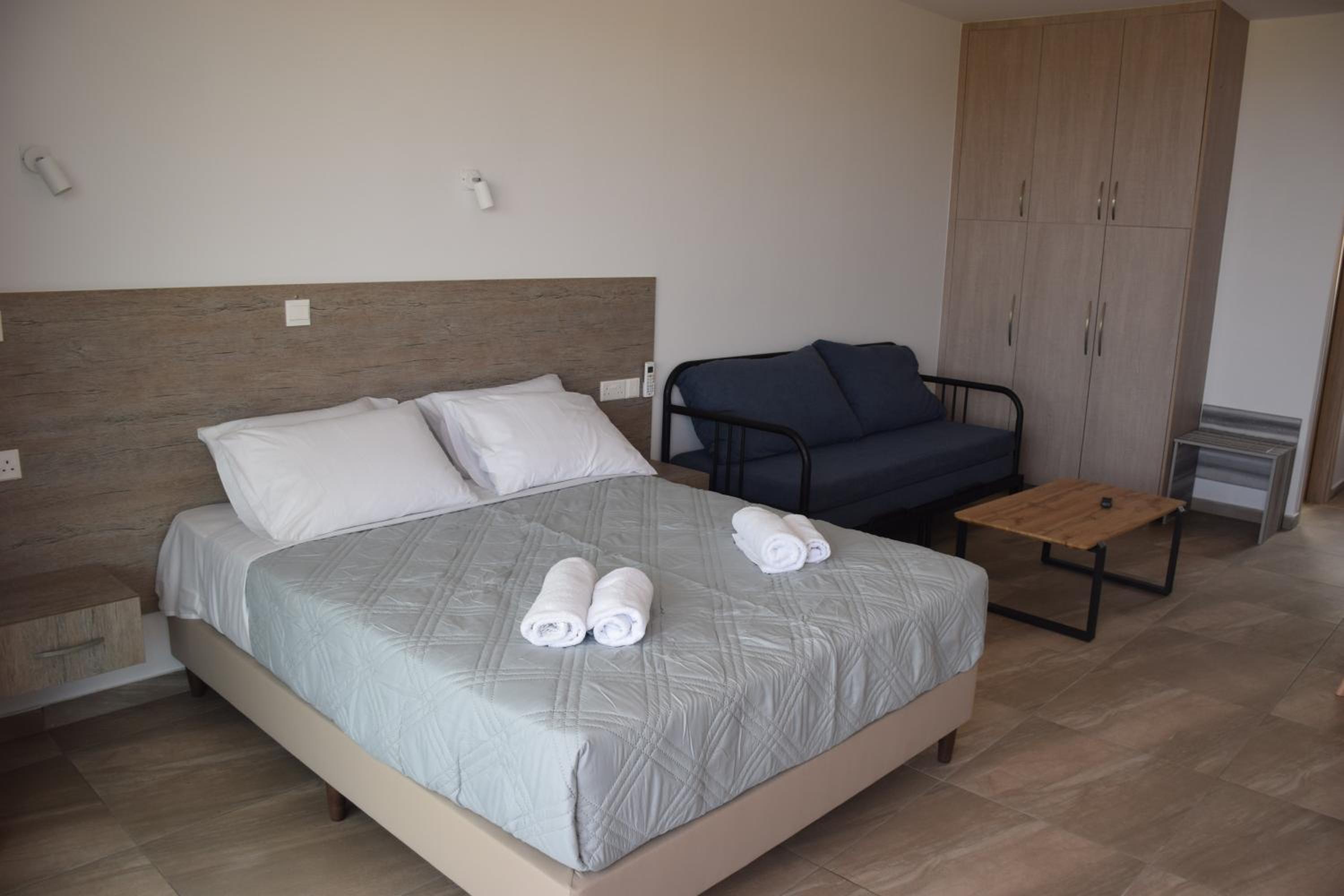 AKAMAS THRONE APARTMENTS