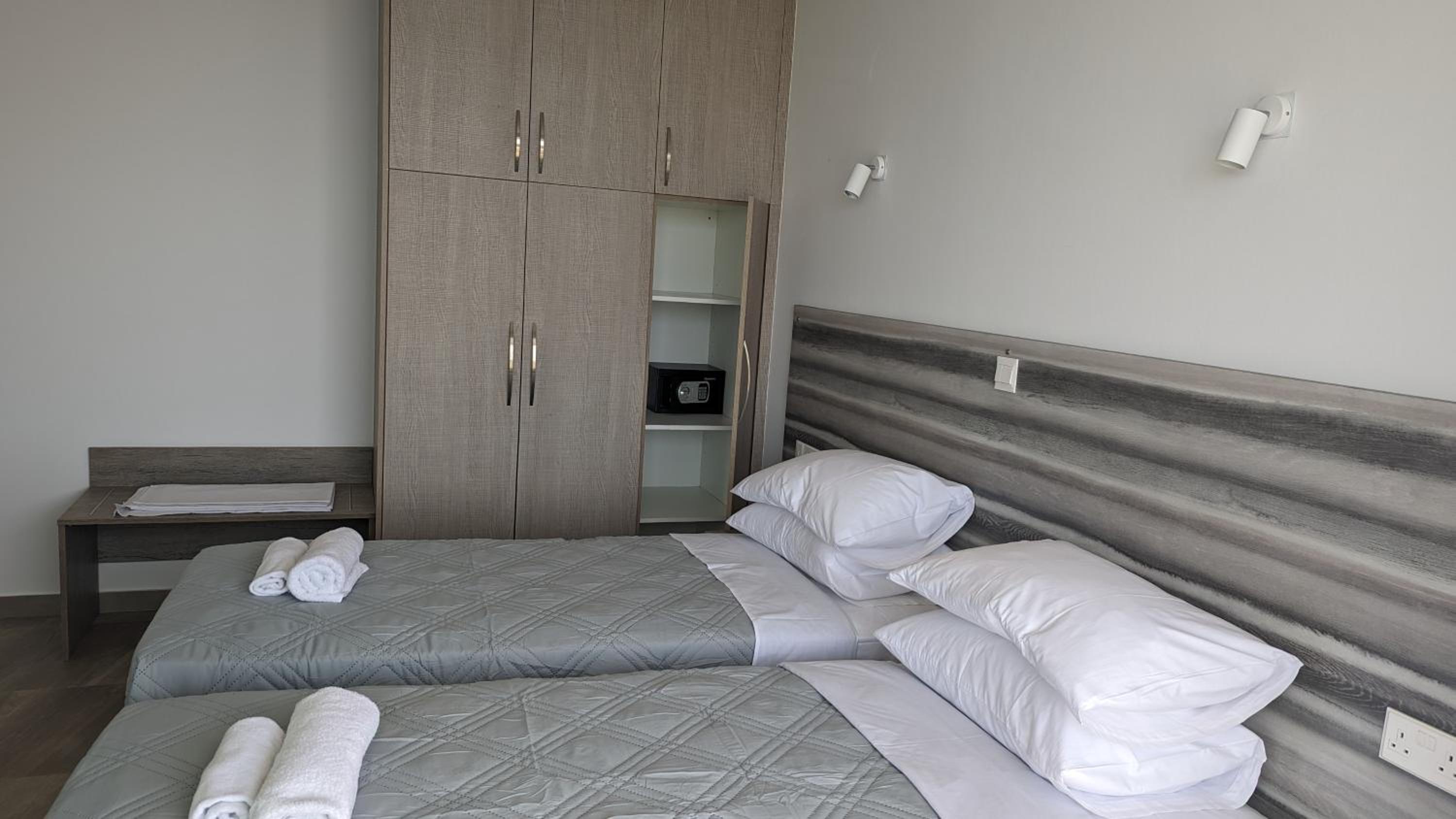 AKAMAS THRONE APARTMENTS
