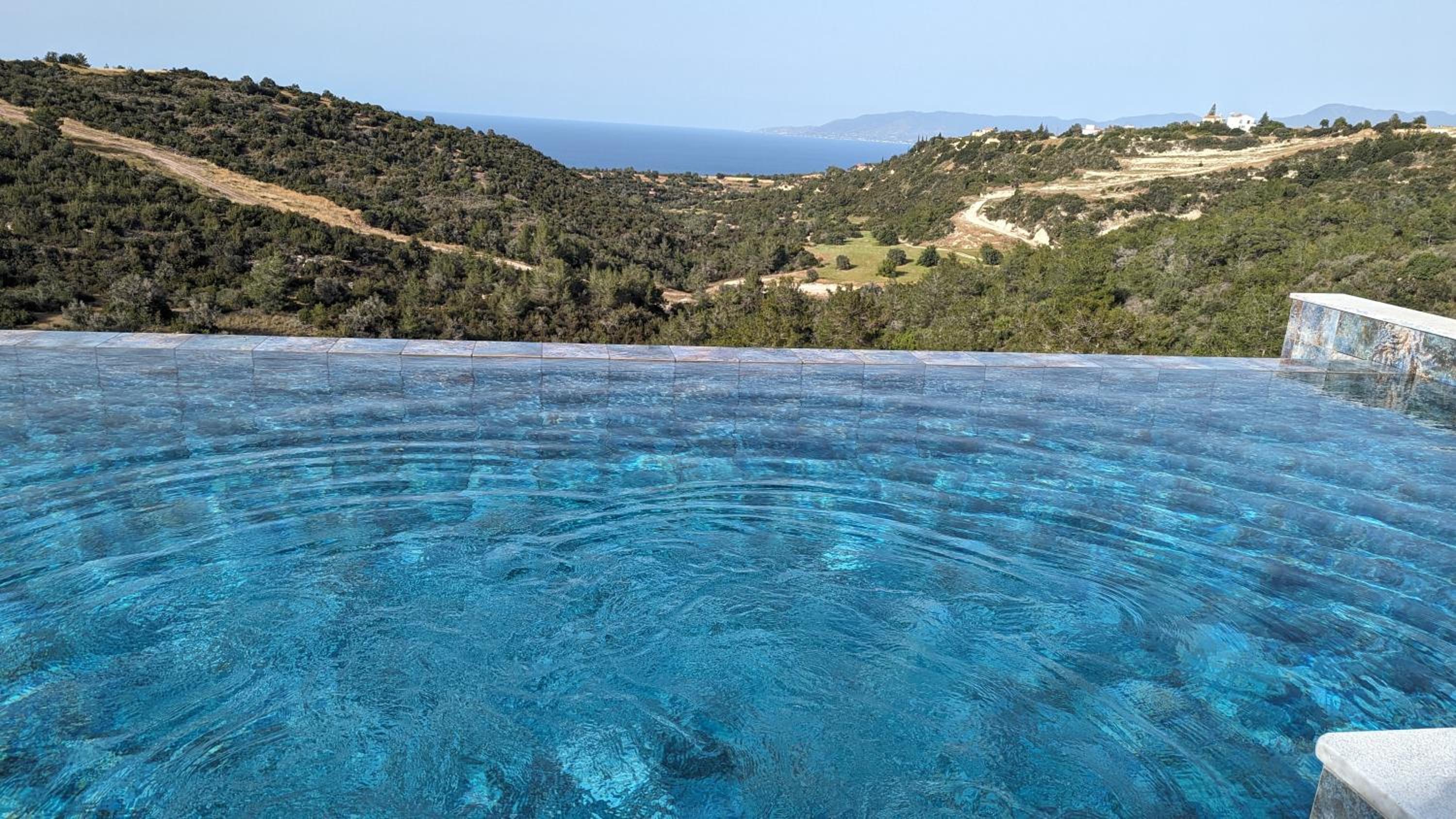 AKAMAS THRONE APARTMENTS