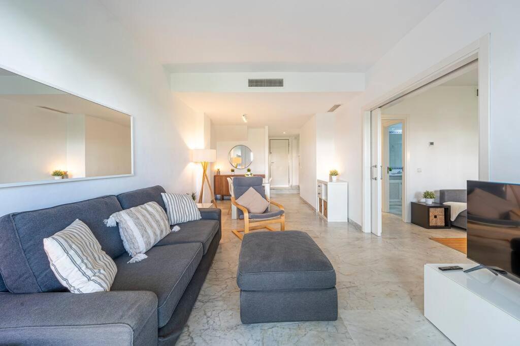 Townhouse w/ Swimming Pool and Underground Parking