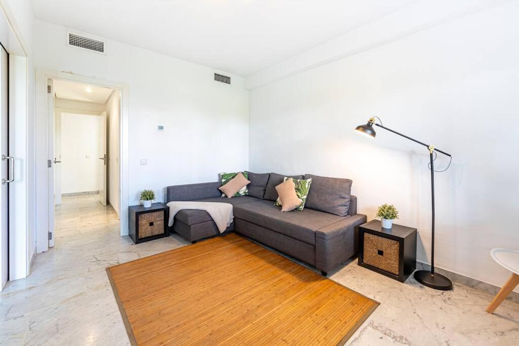 Townhouse w/ Swimming Pool and Underground Parking