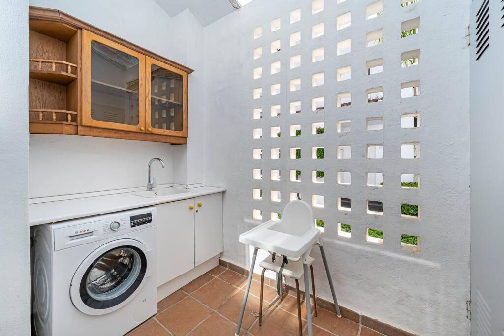 Townhouse w/ Swimming Pool and Underground Parking