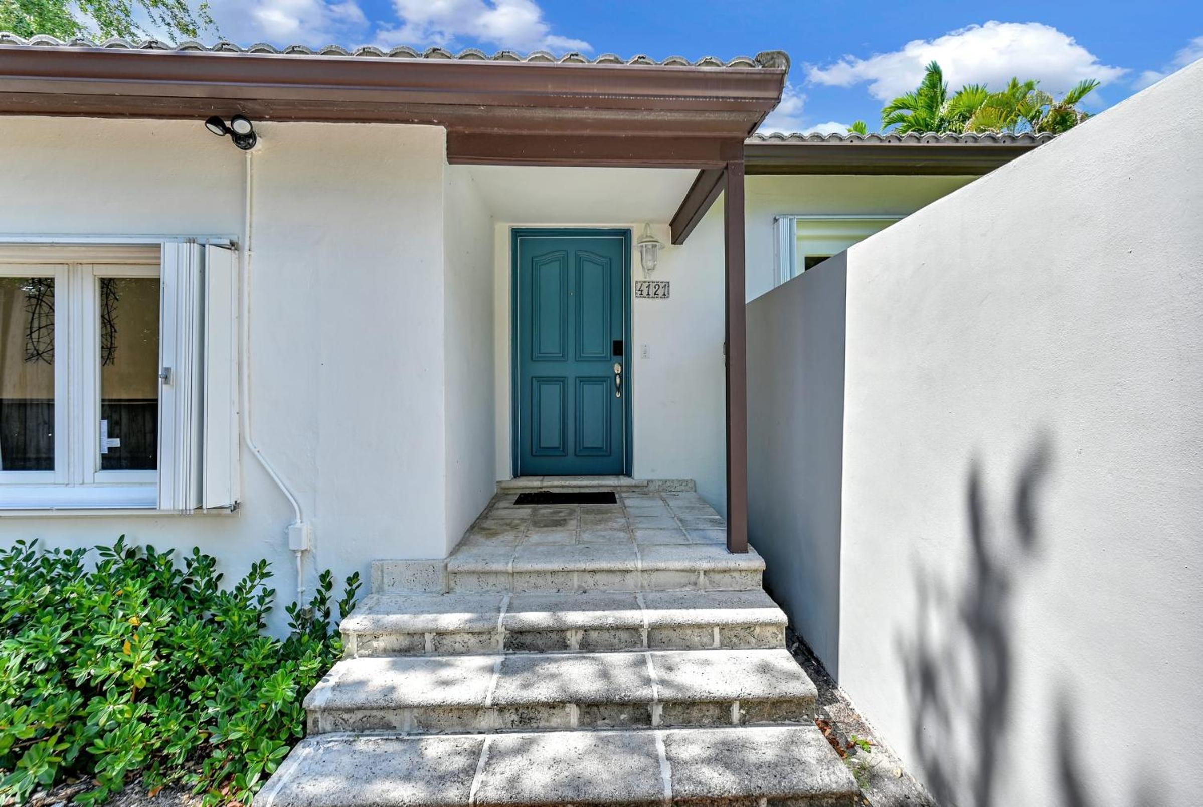 Summer Estate - Pool Parking & Prime Location