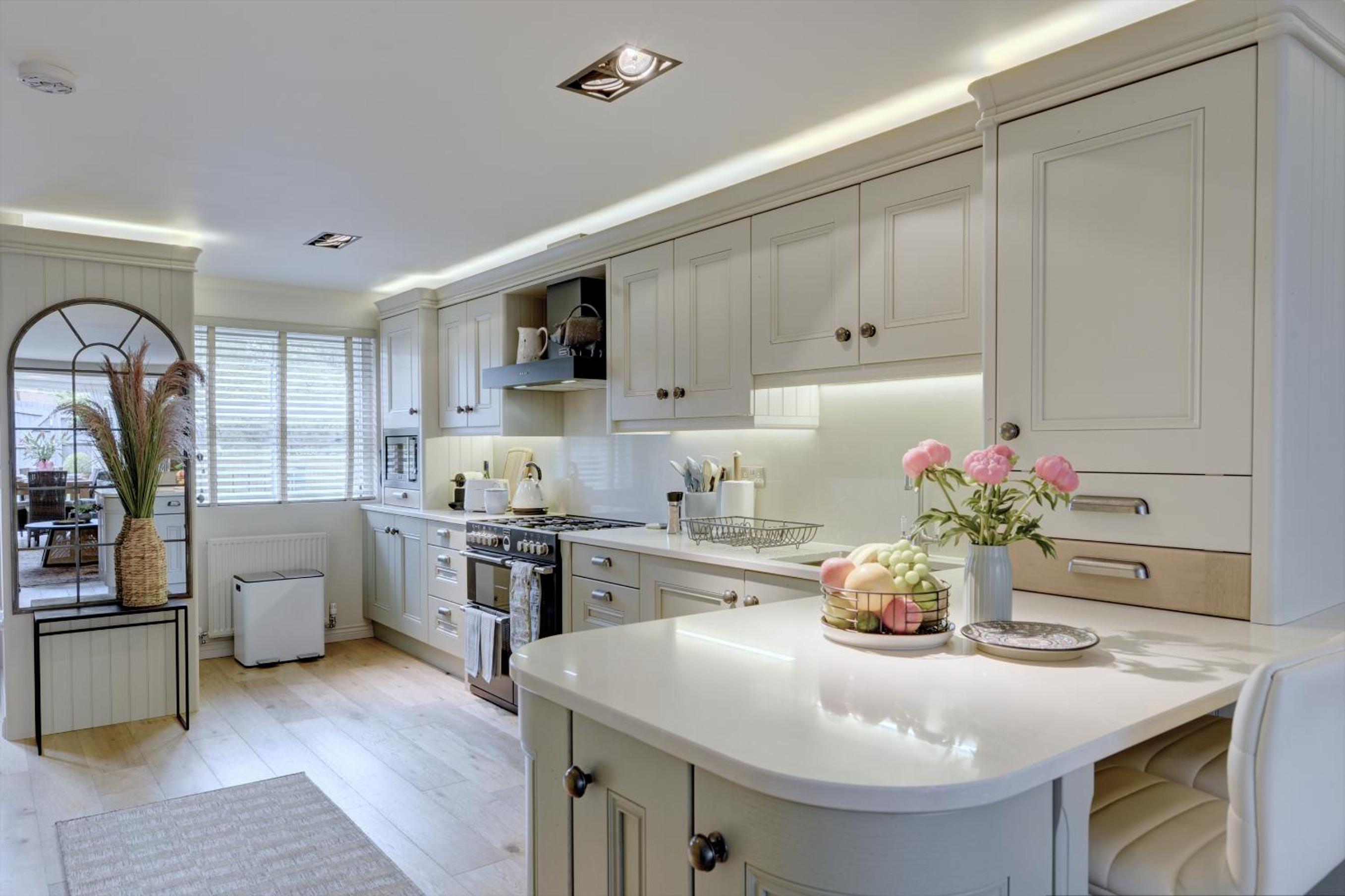 Market House by Spa Town Property - Spacious & Stylish Townhouse with Free Parking Near to Stratford-upon-Avon, Warwick & Solihull view 2