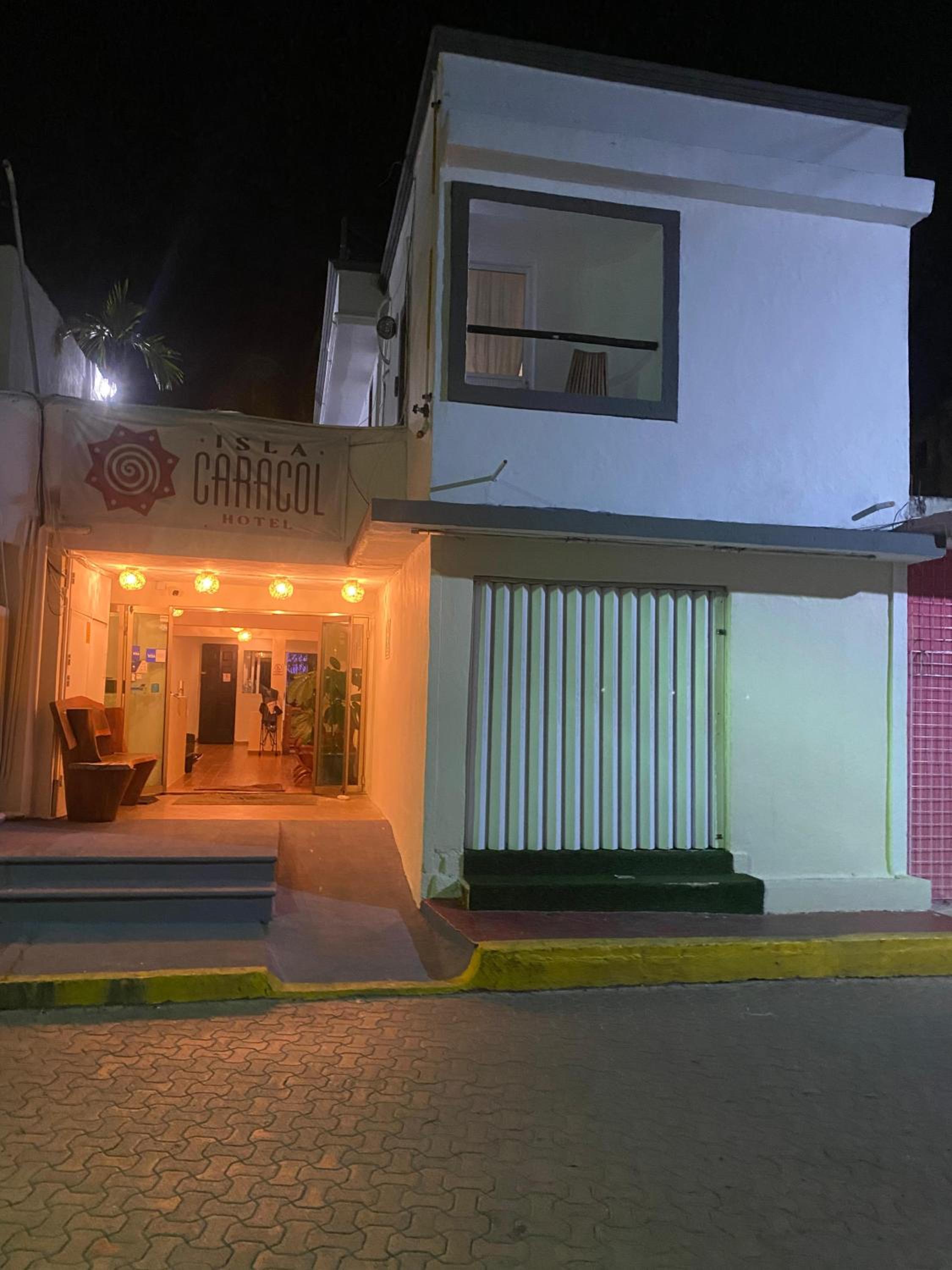 Hotel Caracol Isla Mujeres - Image 1