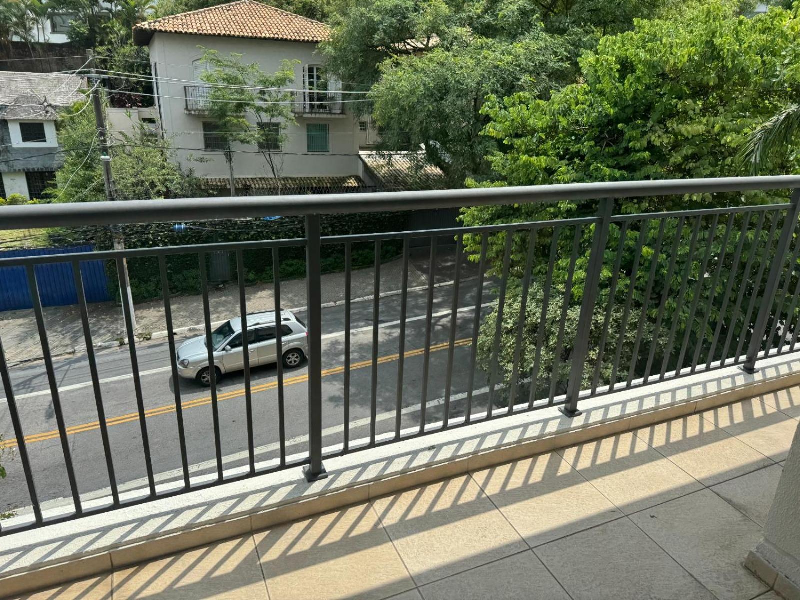 1065 Em frente ao hospital Albert Einstein