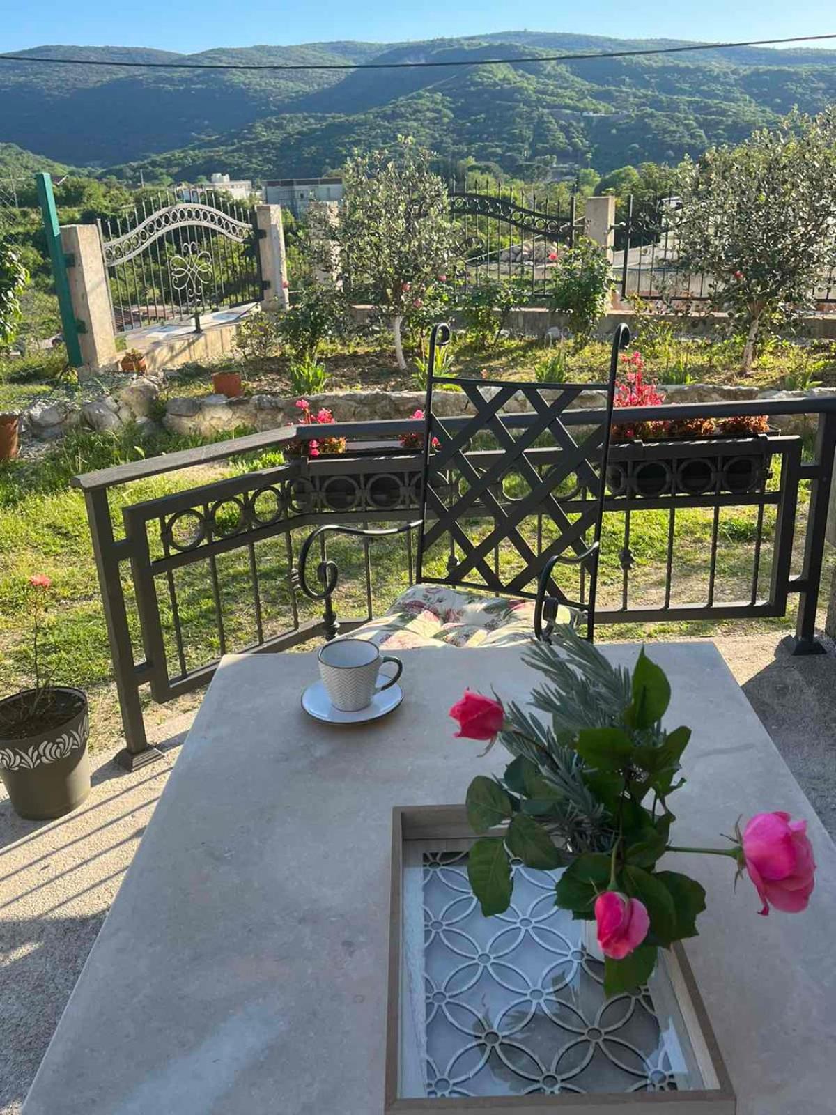 Sunny Hill - Parking - Fenced Garden - Luxury Loft view 2