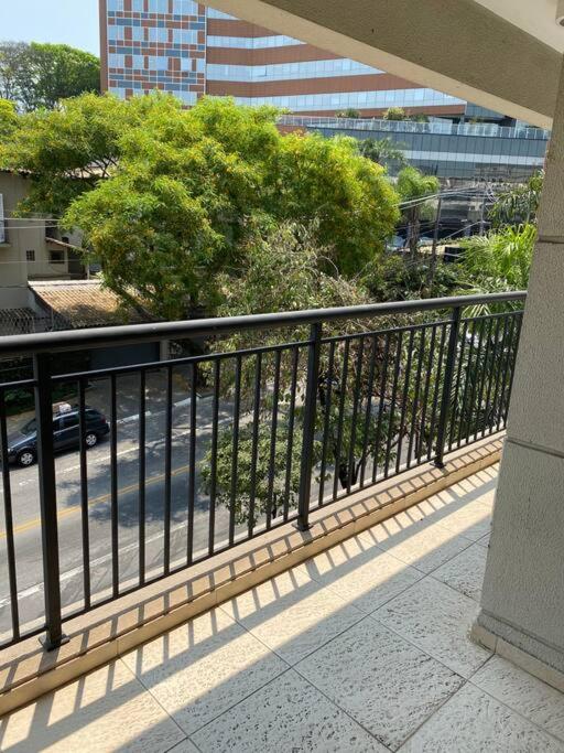 1065 Em frente ao hospital Albert Einstein
