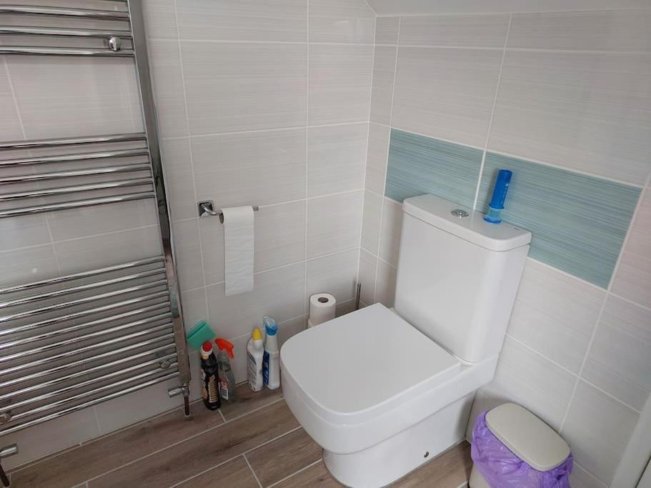 Double room with ensuite shower room in quiet, private house view 4