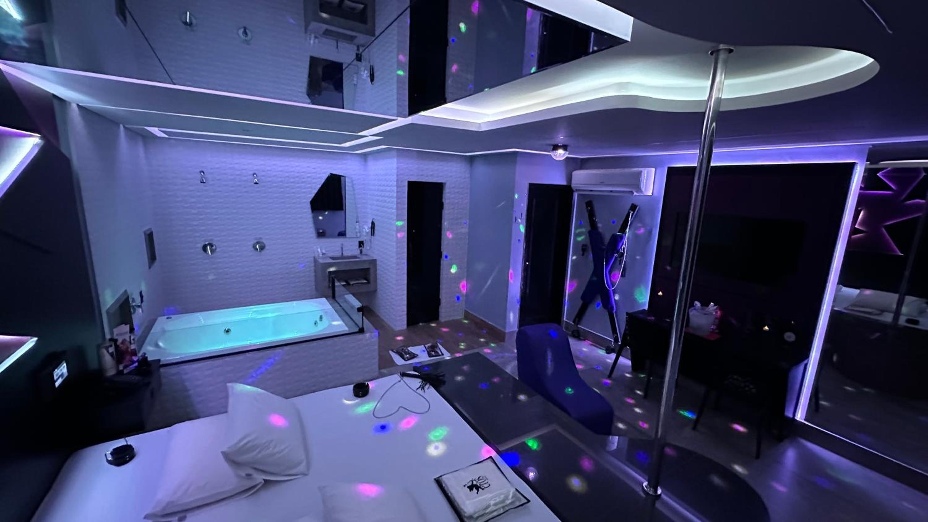 Eros Motel