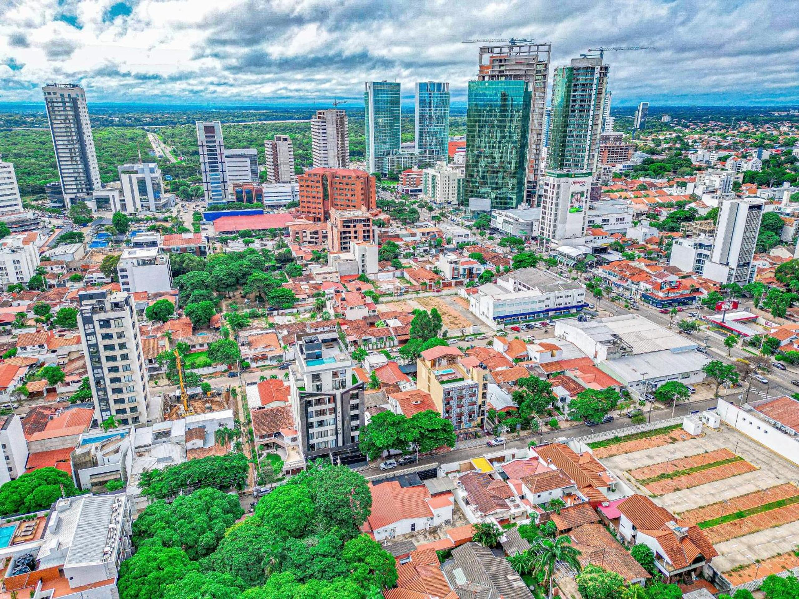 Lujoso departamento con balcón y vista hermosa