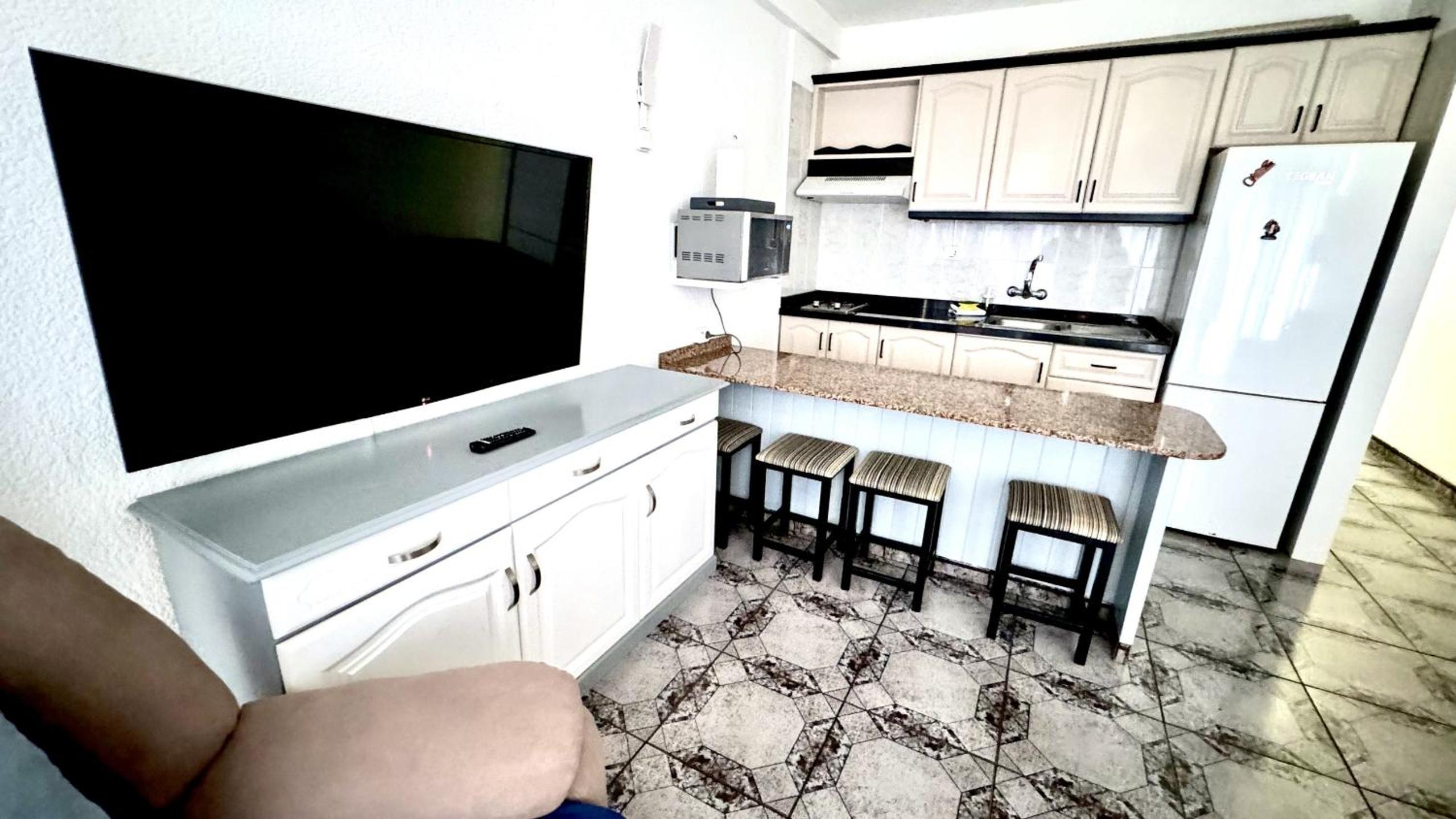 Costa Adeje Sun by Deihu Experiences en Playa de las Americas — kitchen