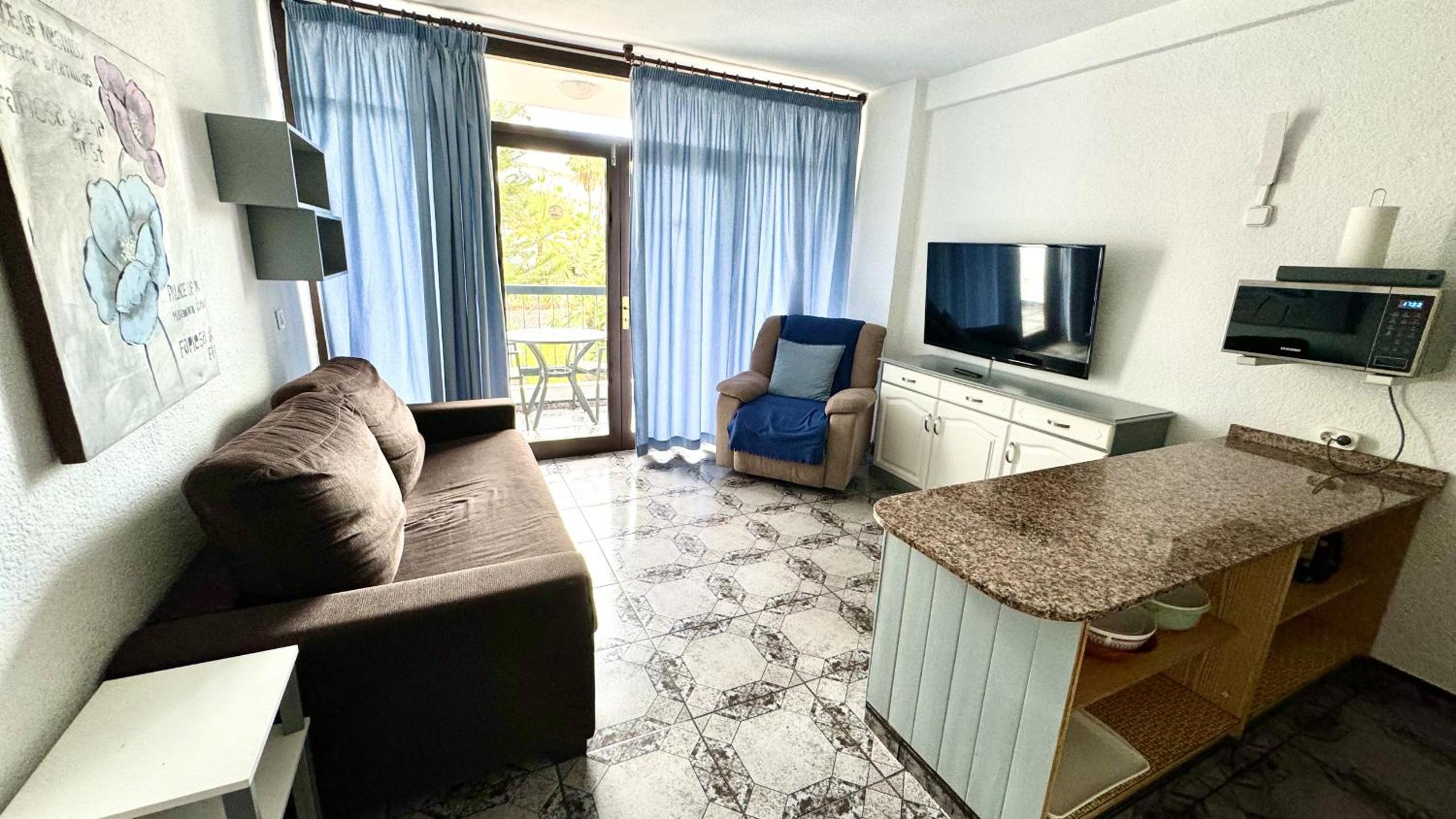 Costa Adeje Sun by Deihu Experiences en Playa de las Americas — hotel room
