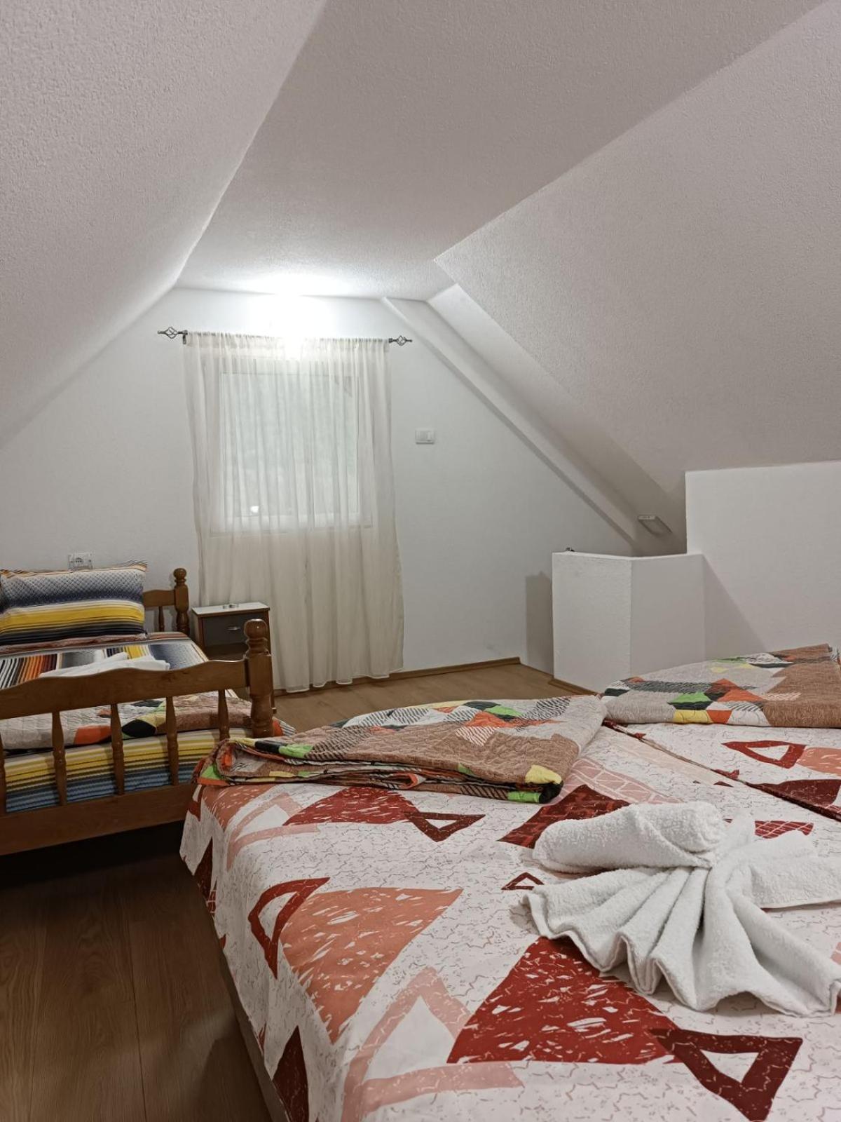 Apartmani Lena